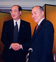 Появление Konica Minolta Holdings, Inc., 2003
